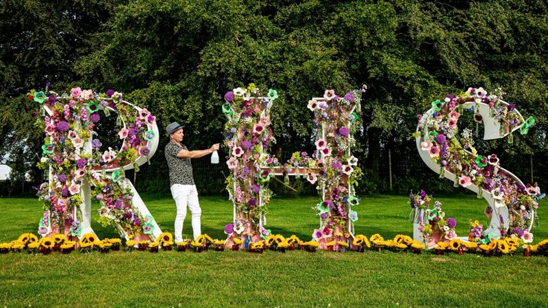Jonathan Moseley with the RHS letters Jonathan Moseley with the RHS letters